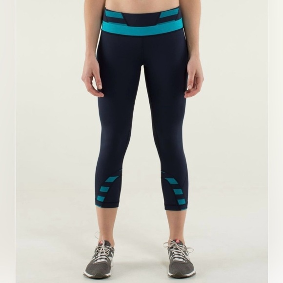 Lululemon Run: Inspire Crop II Leggings Inkwell/Quilt Size 2 - Picture 1 of 12